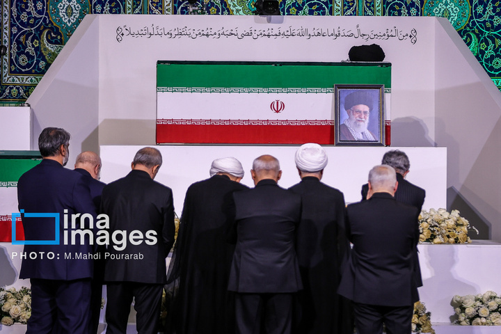مراسم ادای احترام به پیکر رهبر شهید انقلاب با حضور سران سه قوه