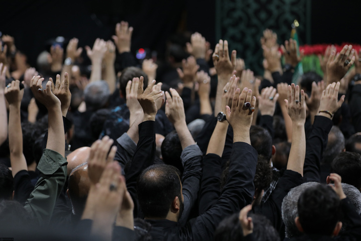 مراسم وداع با رهبر شهید انقلاب اسلامی در جوار حسینیه امام خمینی (ره)
