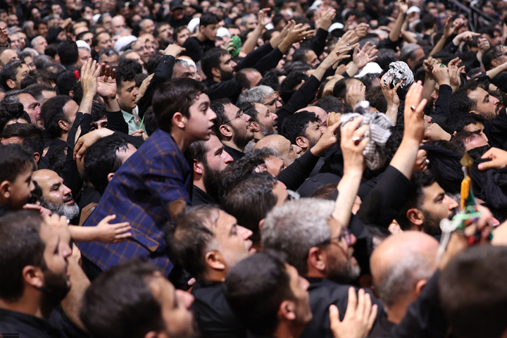 مراسم وداع با رهبر شهید انقلاب اسلامی در جوار حسینیه امام خمینی (ره)