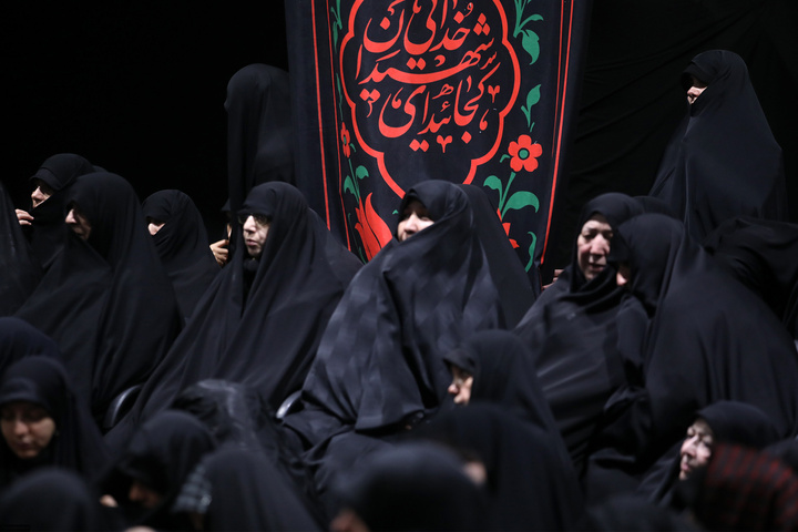 مراسم وداع با رهبر شهید انقلاب اسلامی در جوار حسینیه امام خمینی (ره)