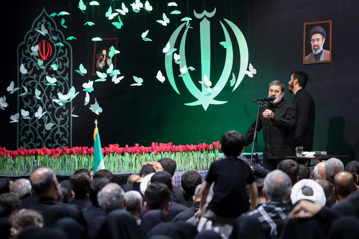 مراسم وداع با رهبر شهید انقلاب اسلامی در جوار حسینیه امام خمینی (ره)