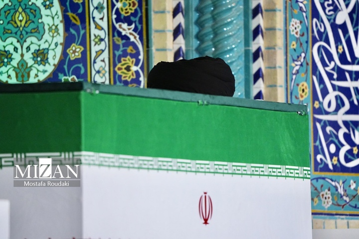 مراسم ادای احترام به پیکر رهبر شهید انقلاب