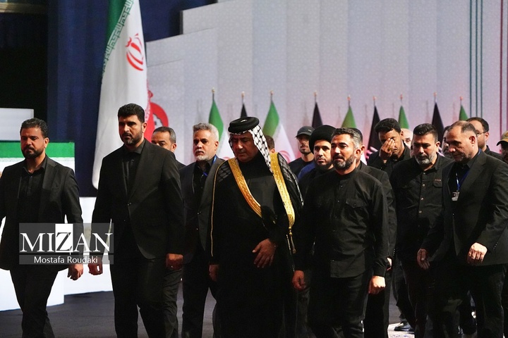 مراسم ادای احترام به پیکر رهبر شهید انقلاب