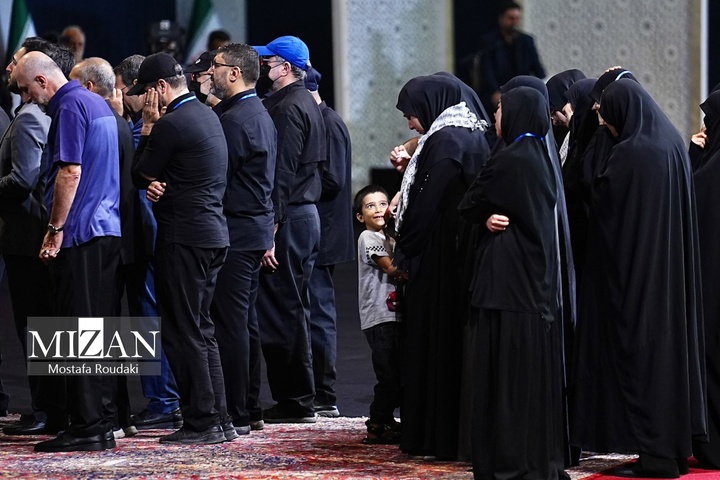 مراسم ادای احترام به پیکر رهبر شهید انقلاب