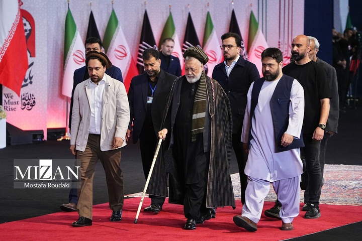 مراسم ادای احترام به پیکر رهبر شهید انقلاب