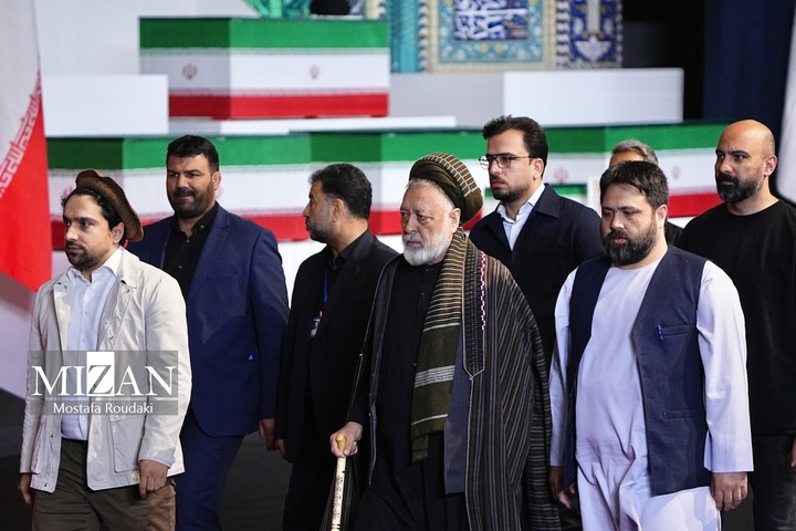 مراسم ادای احترام به پیکر رهبر شهید انقلاب