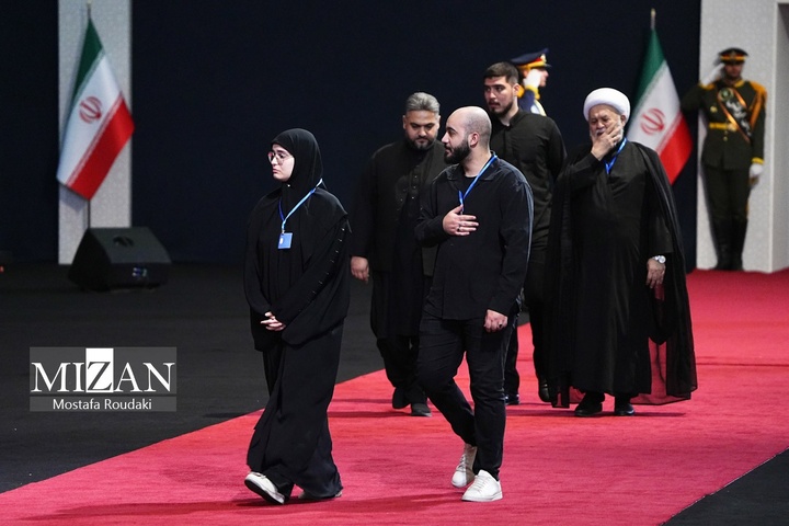 مراسم ادای احترام به پیکر رهبر شهید انقلاب