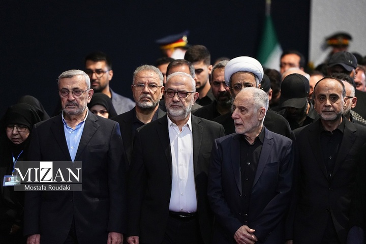مراسم ادای احترام به پیکر رهبر شهید انقلاب