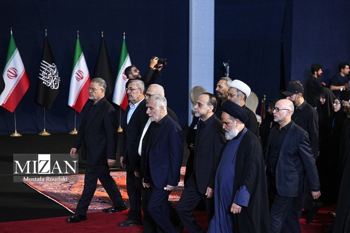 مراسم ادای احترام به پیکر رهبر شهید انقلاب