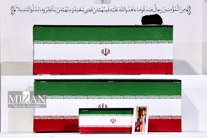 مراسم ادای احترام به پیکر رهبر شهید انقلاب