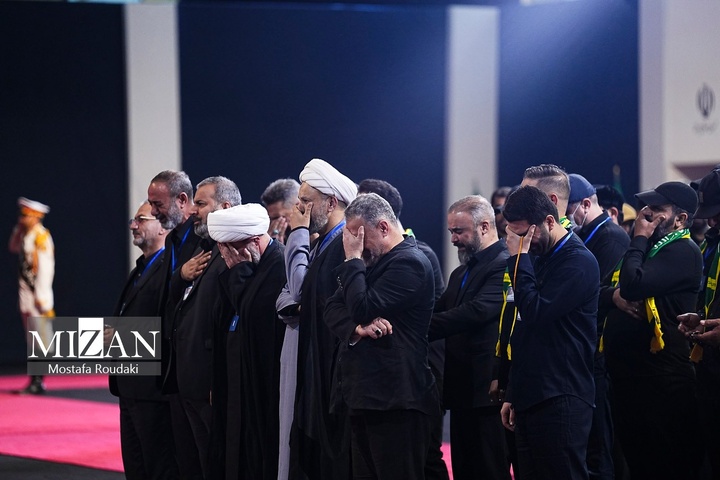 مراسم ادای احترام به پیکر رهبر شهید انقلاب