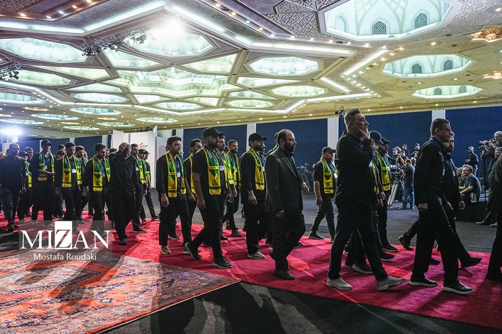مراسم ادای احترام به پیکر رهبر شهید انقلاب