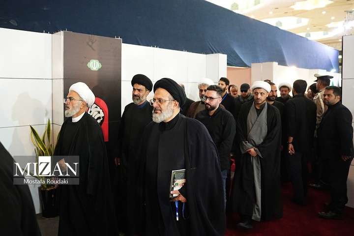 مراسم ادای احترام به پیکر رهبر شهید انقلاب
