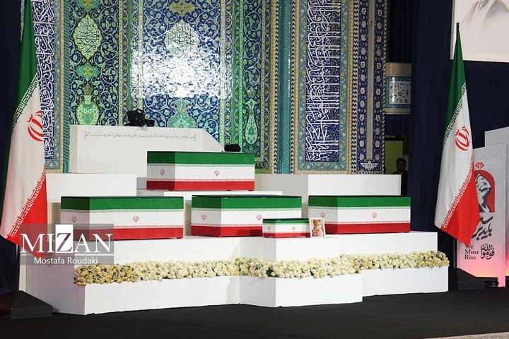 مراسم ادای احترام به پیکر رهبر شهید انقلاب