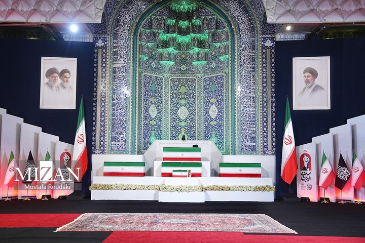 مراسم ادای احترام به پیکر رهبر شهید انقلاب