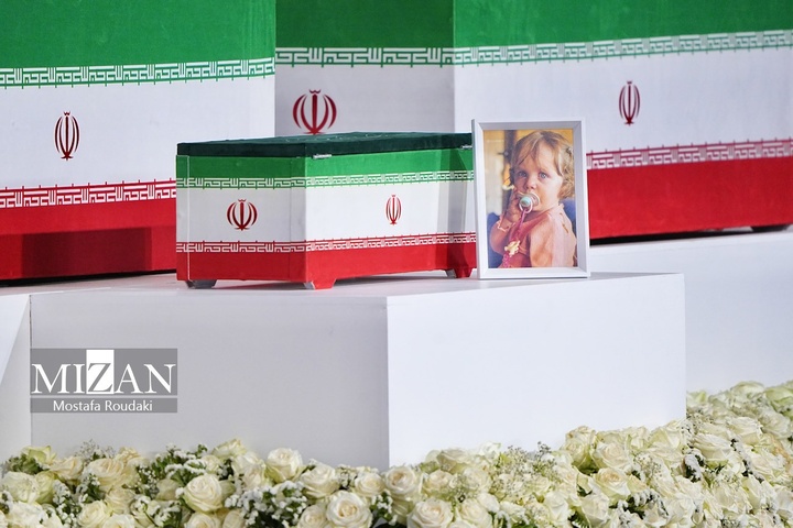 مراسم ادای احترام به پیکر رهبر شهید انقلاب