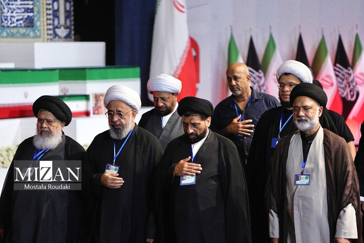 مراسم ادای احترام به پیکر رهبر شهید انقلاب