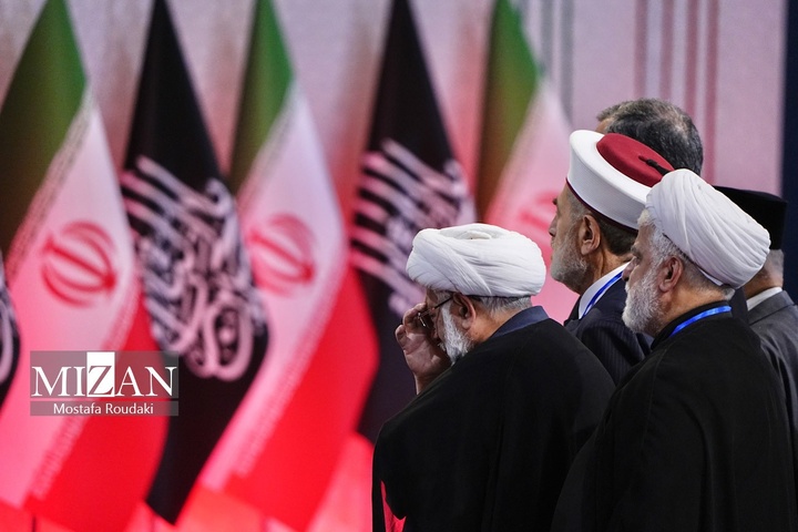 مراسم ادای احترام به پیکر رهبر شهید انقلاب