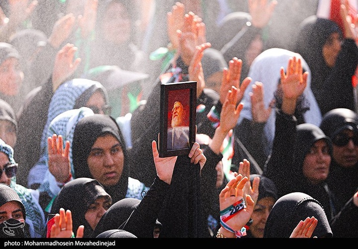 مراسم اقامه نماز بر پیکر امام شهید امت