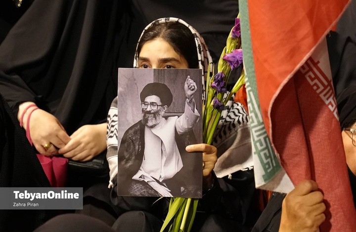مصلی تهران ساعاتی پیش از اقامه نماز بر پیکر آقای شهید ایران