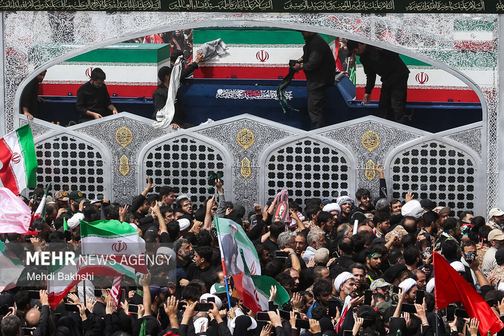 تشییع پیکر مطهر رهبر شهید انقلاب در قم - ۱
