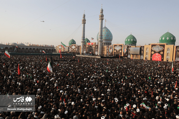 اقامه نماز بر پیکر رهبر شهید انقلاب در مسجد مقدس جمکران