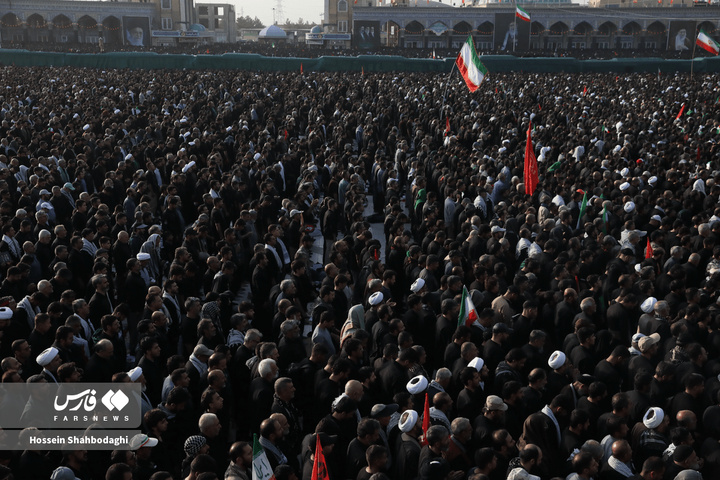 اقامه نماز بر پیکر رهبر شهید انقلاب در مسجد مقدس جمکران