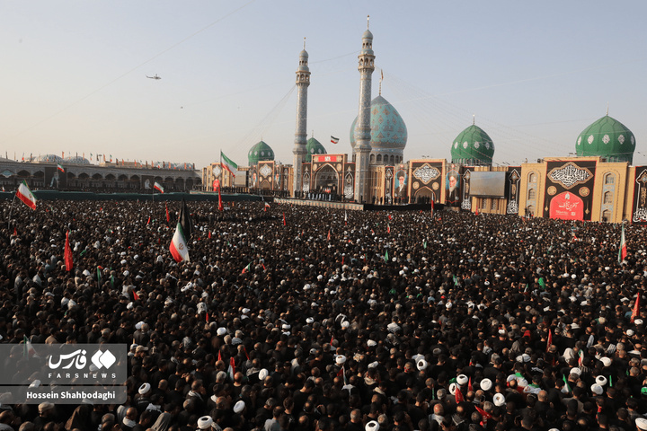 اقامه نماز بر پیکر رهبر شهید انقلاب در مسجد مقدس جمکران
