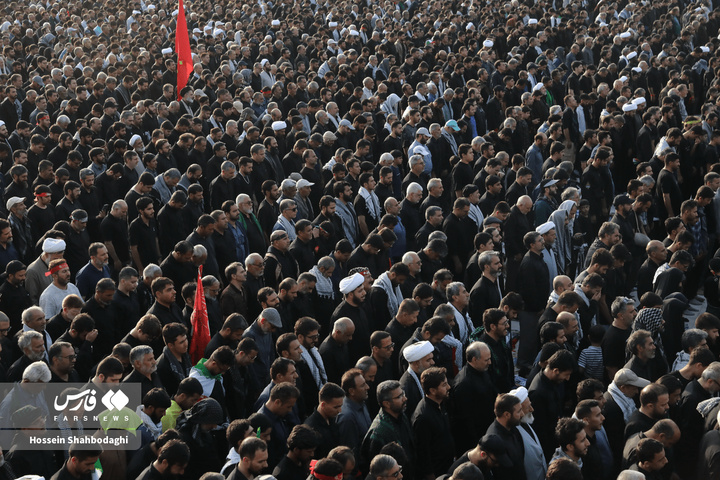 اقامه نماز بر پیکر رهبر شهید انقلاب در مسجد مقدس جمکران