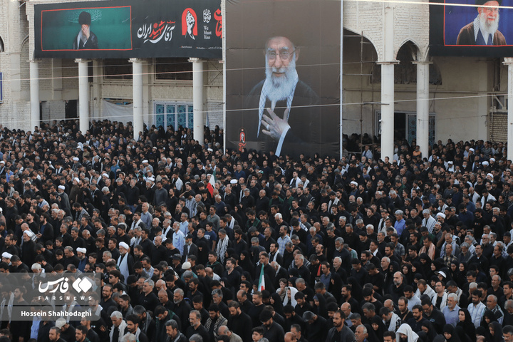 اقامه نماز بر پیکر رهبر شهید انقلاب در مسجد مقدس جمکران