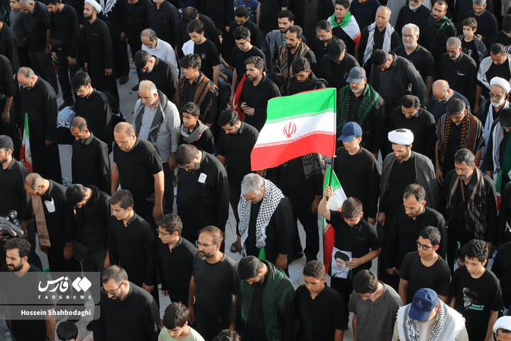 اقامه نماز بر پیکر رهبر شهید انقلاب در مسجد مقدس جمکران