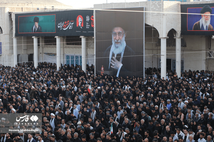 اقامه نماز بر پیکر رهبر شهید انقلاب در مسجد مقدس جمکران
