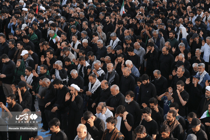اقامه نماز بر پیکر رهبر شهید انقلاب در مسجد مقدس جمکران