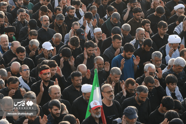 اقامه نماز بر پیکر رهبر شهید انقلاب در مسجد مقدس جمکران