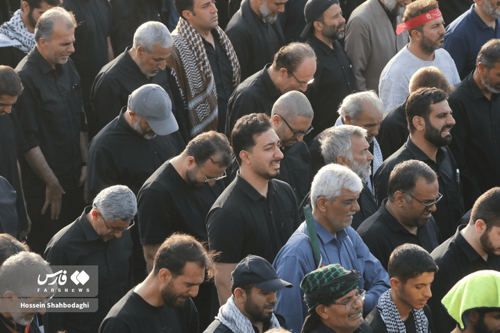 اقامه نماز بر پیکر رهبر شهید انقلاب در مسجد مقدس جمکران