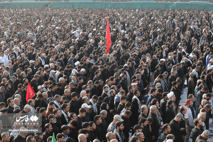 اقامه نماز بر پیکر رهبر شهید انقلاب در مسجد مقدس جمکران