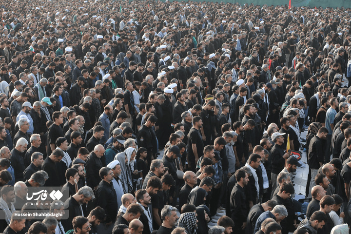 اقامه نماز بر پیکر رهبر شهید انقلاب در مسجد مقدس جمکران