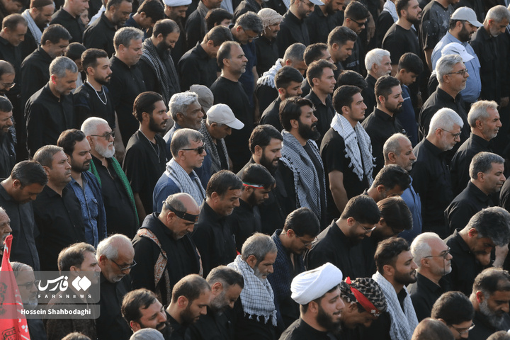 اقامه نماز بر پیکر رهبر شهید انقلاب در مسجد مقدس جمکران