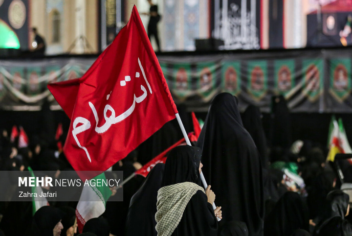 مسجد جمکران در شب تشییع پیکر «آقای شهید ایران»