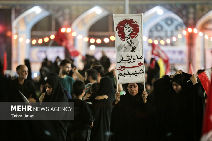 مسجد جمکران در شب تشییع پیکر «آقای شهید ایران»