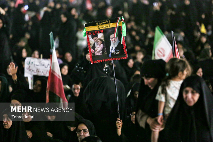 مسجد جمکران در شب تشییع پیکر «آقای شهید ایران»