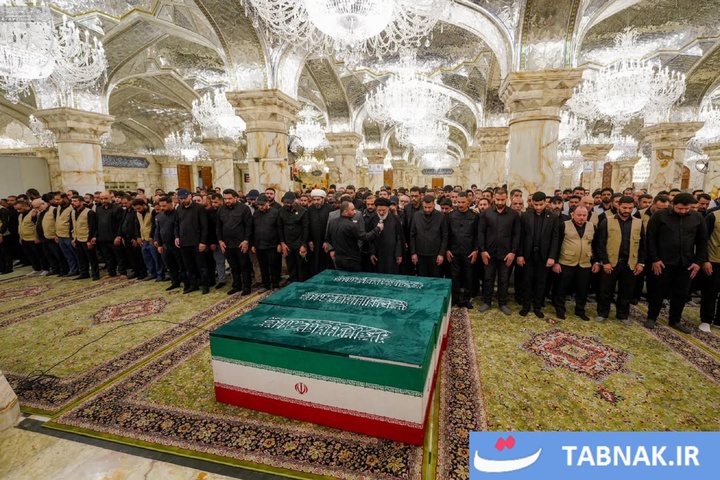 طواف پیکر شهدای خانواده رهبر شهید در جوار ضریح امام علی (علیه السلام)، سیدالشهدا (علیه السلام) و حضرت عباس (علیه السلام)