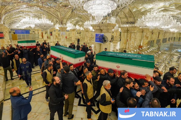 طواف پیکر شهدای خانواده رهبر شهید در جوار ضریح امام علی (علیه السلام)، سیدالشهدا (علیه السلام) و حضرت عباس (علیه السلام)