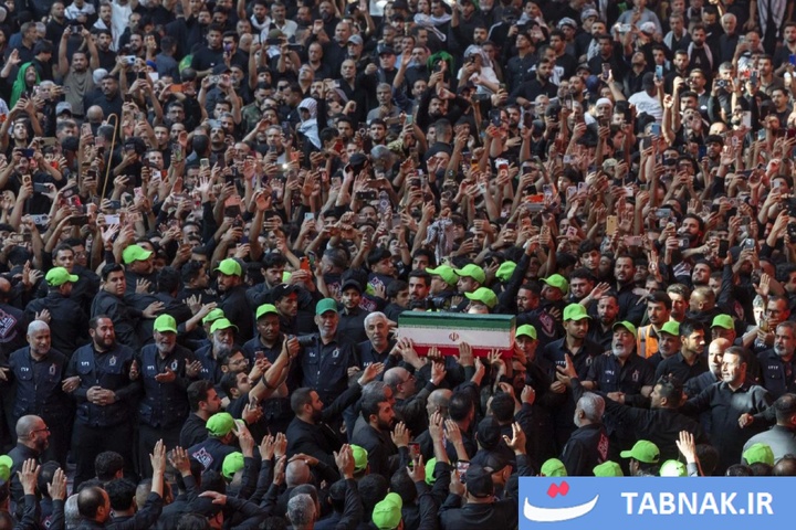 طواف پیکر شهدای خانواده رهبر شهید در جوار ضریح امام علی (علیه السلام)، سیدالشهدا (علیه السلام) و حضرت عباس (علیه السلام)