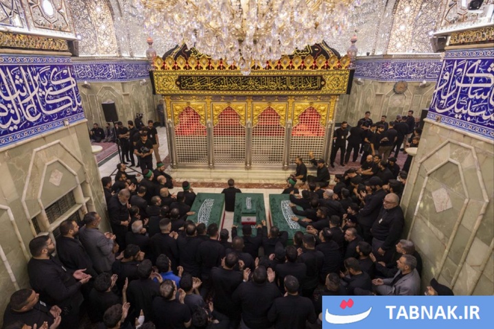 طواف پیکر شهدای خانواده رهبر شهید در جوار ضریح امام علی (علیه السلام)، سیدالشهدا (علیه السلام) و حضرت عباس (علیه السلام)
