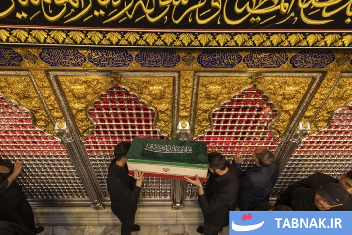 طواف پیکر شهدای خانواده رهبر شهید در جوار ضریح امام علی (علیه السلام)، سیدالشهدا (علیه السلام) و حضرت عباس (علیه السلام)