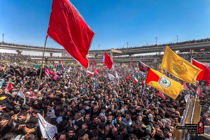 تصاویری از تشییع بی‌نظیر پیکر مطهر رهبر شهید انقلاب در میان خیل مردم عزادار نجف اشرف