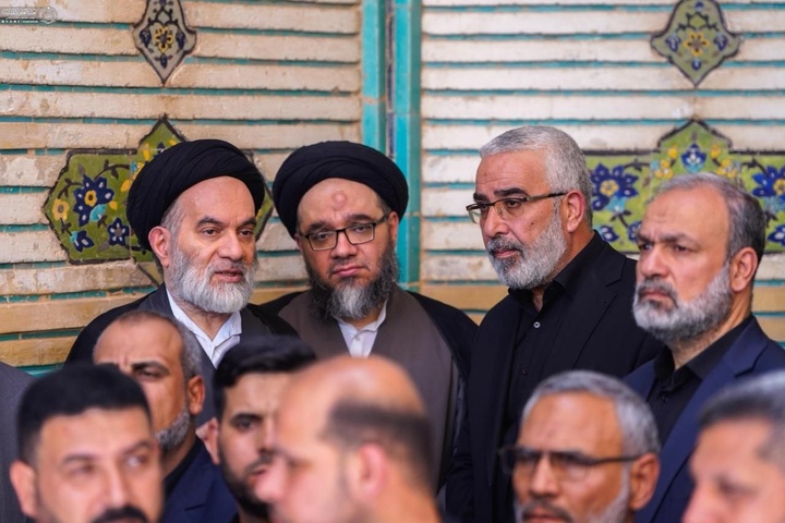 پیکر رهبر شهید انقلاب اسلامی پس از ورود به حرم مطهر امیرالمؤمنین علیه‌السلام، در میان خیل عظیم عزاداران عراقی، در صحن حرم مطهر علوی طواف داده شد.