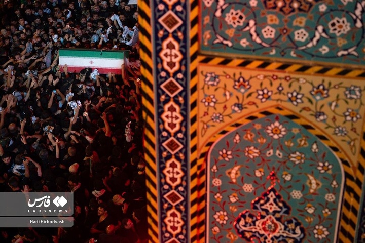 تصاویر عکاس اعزامی فارس به کربلا از تشییع باشکوه پیکر مطهر رهبر شهید شیعیان جهان در بین‌الحرمین