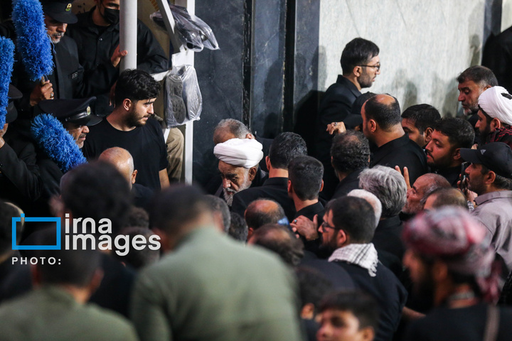 اقامه نماز بر پیکر رهبر شهید انقلاب در حرم رضوی